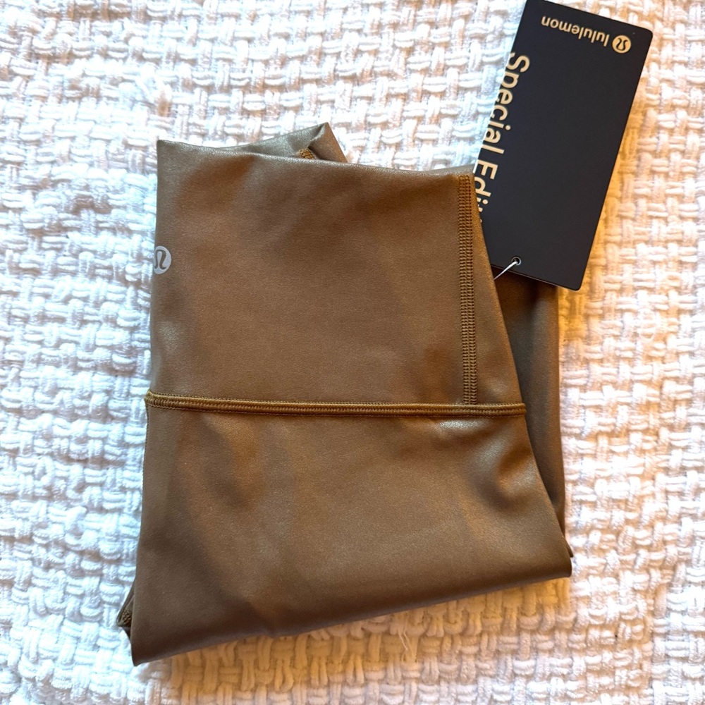 NWT Lululemon leggings size 2 - Picture 2 of 4